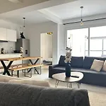 Chic In Paris - Oberkampf